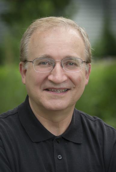 Headshot of Ernesto Guzman